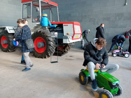 Muži a motorové stroje