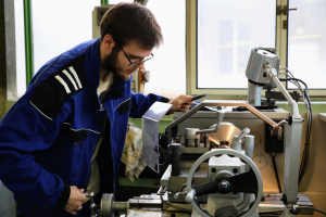 ZZ OBORŮ STROJNÍ MECHANIK A OBRÁBĚČ KOVŮ