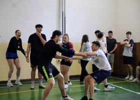 VOLEJBALOVÁ BITVA ROKU: MATURANTI VS. UČITELÉ!
