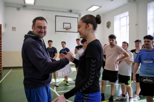 VOLEJBALOVÁ BITVA ROKU: MATURANTI VS. UČITELÉ!