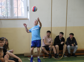VOLEJBALOVÁ BITVA ROKU: MATURANTI VS. UČITELÉ!