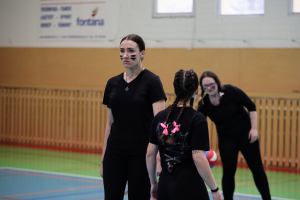 Naše holky dominovaly ve vybíjené!