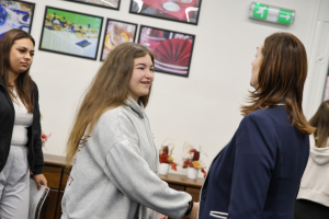 Předání certifikátů z pobytu s projektem Erasmus+
