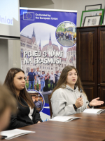 Předání certifikátů z pobytu s projektem Erasmus+