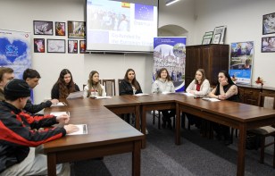 Předání certifikátů z pobytu s projektem Erasmus+