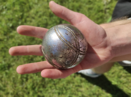 Třída ŽE2 si vyzkoušela francouzský petanque
