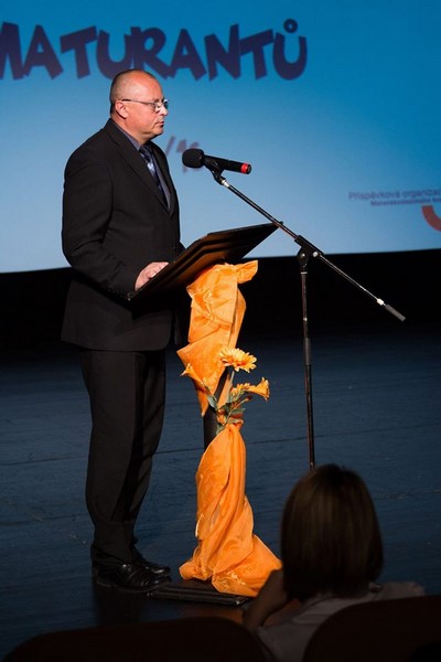 K vykročení do dalšího života popřál absolventům starosta města