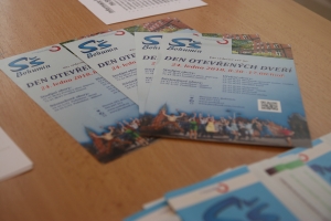 Den otevřených dveří ve fotografiích