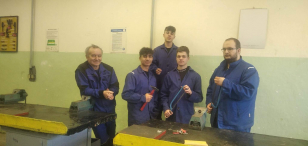 Strojní mechanici vytvářejí i hračky!